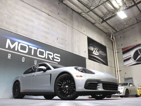 Used 2019 Porsche Panamera 4 image 74