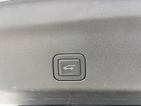 Used 2025 GMC Yukon Denali AWD/4WD image 9