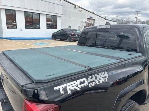 Used 2019 Toyota Tacoma TRD Sport image 8