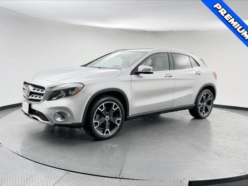 Used 2018 Mercedes-Benz GLA 250 4MATIC image 2