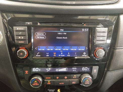 Used 2019 Nissan Rogue SV AWD/4WD image 25