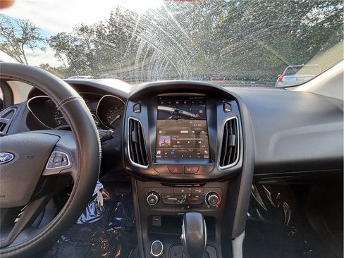 Used 2017 Ford Focus SE image 11