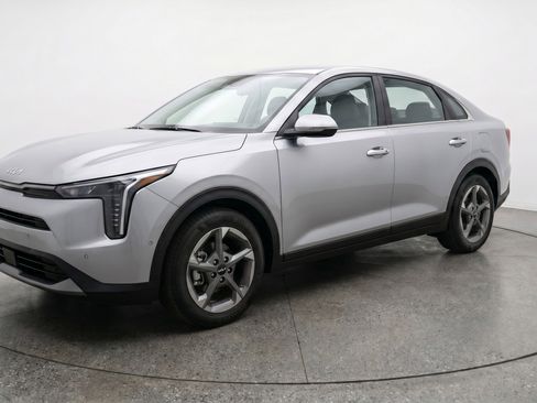 Used 2025 Kia K4 LXS image 3