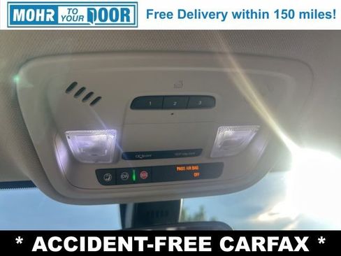 Used 2018 Chevrolet Traverse LT image 28