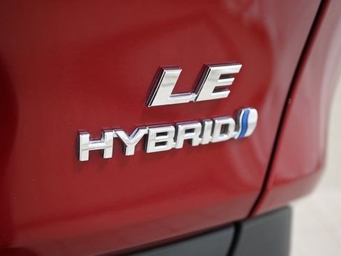 Used 2020 Toyota RAV4 LE image 17