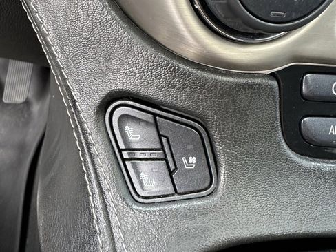 Used 2019 GMC Yukon Denali w/ Open Road Package image 16