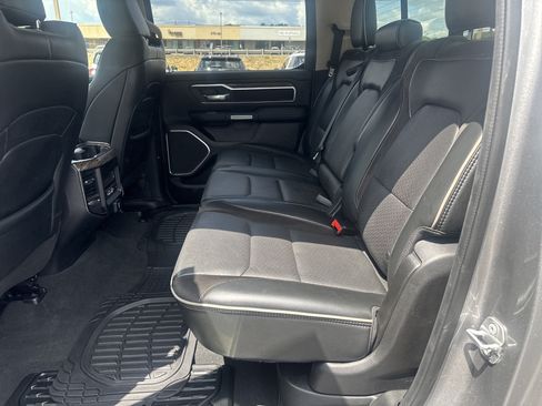 Used 2019 RAM 1500 Laramie AWD/4WD image 14
