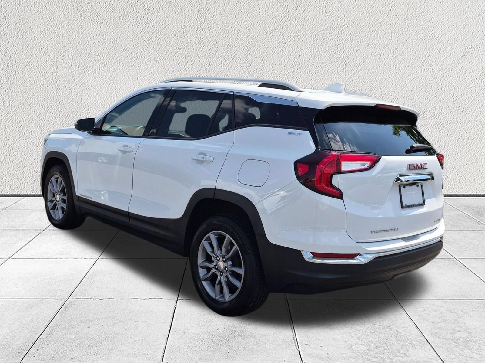 Used 2024 GMC Terrain SLT AWD/4WD image 5