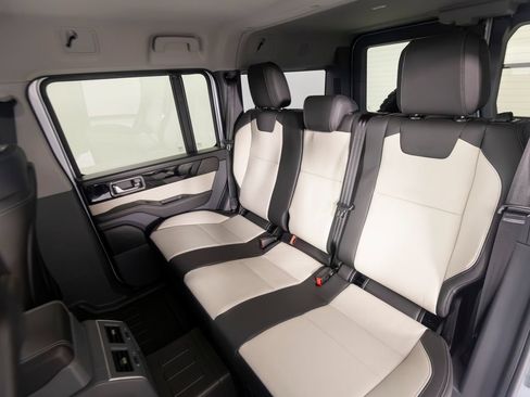 Used 2025 INEOS Grenadier Station Wagon AWD/4WD image 37