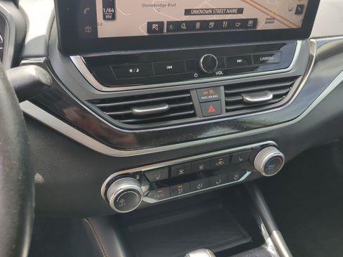 Used 2024 Nissan Altima 2.5 SR w/ SR Premium Package FWD image 18