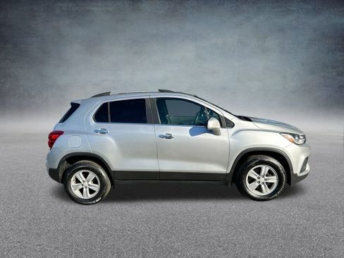 Used 2017 Chevrolet Trax LT w/ LT Convenience Package image 18