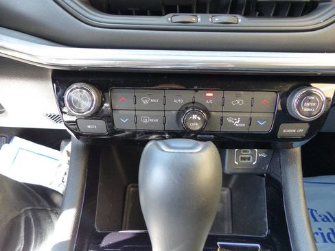 Used 2023 Jeep Compass High Altitude AWD/4WD image 33
