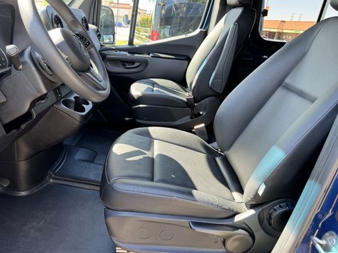 Used 2023 Mercedes-Benz Sprinter 2500 image 22
