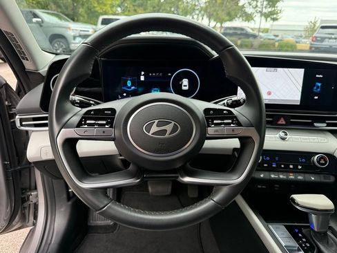 Used 2024 Hyundai Elantra Limited FWD image 11