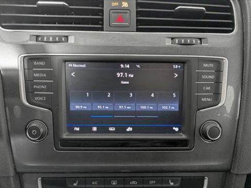 Used 2017 Volkswagen Golf Alltrack S image 29