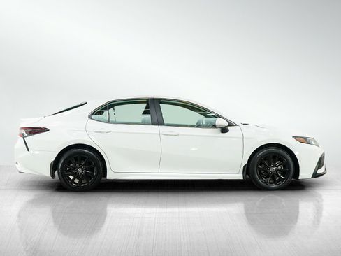 Used 2024 Toyota Camry SE image 6