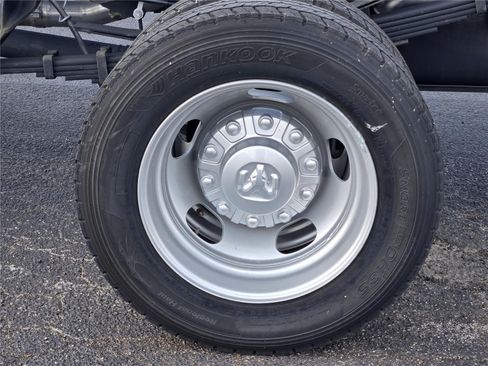 Used 2024 RAM 5500 Tradesman w/ Chrome Appearance Group AWD/4WD image 9