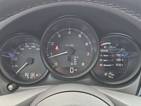 Used 2022 Porsche Macan AWD/4WD image 16