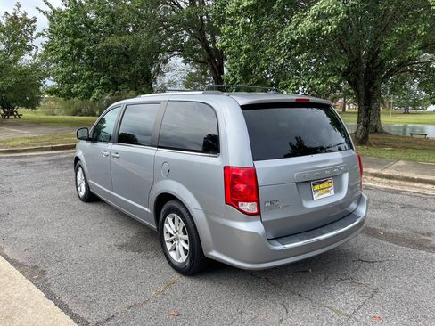 Used 2019 Dodge Grand Caravan SXT image 3