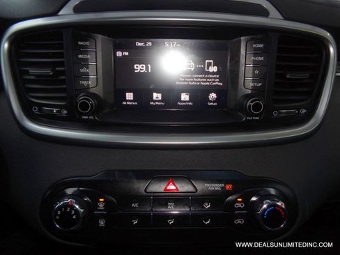 Used 2019 Kia Sorento AWD image 11