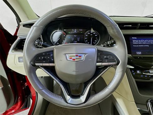 Used 2022 Cadillac XT6 Premium Luxury image 9