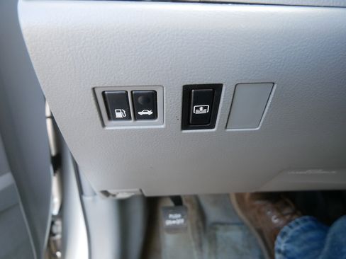 Used 2006 Toyota Avalon Limited FWD image 26