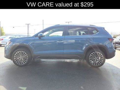 Used 2025 Volkswagen Taos SE FWD image 5