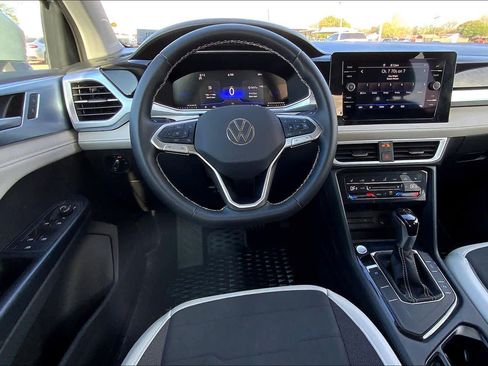 Used 2025 Volkswagen Taos SE image 6