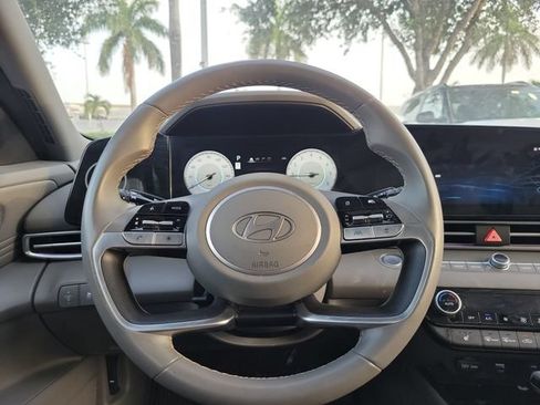 Used 2024 Hyundai Elantra SEL w/ Convenience Package FWD image 14