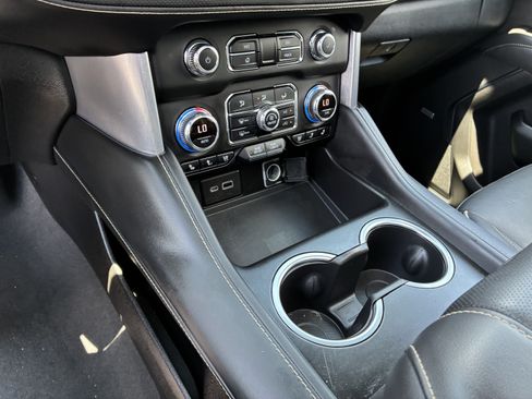 Used 2021 GMC Yukon SLT w/ SLT Premium Package AWD/4WD image 38
