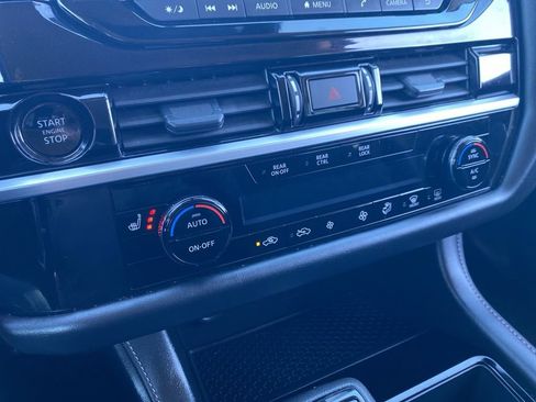 Used 2025 Nissan Pathfinder SV image 44