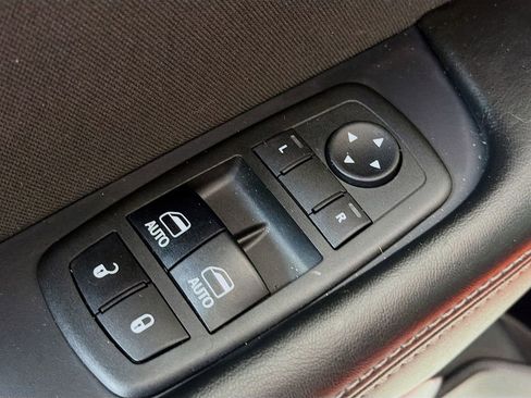 Used 2017 Dodge Challenger R/T image 17