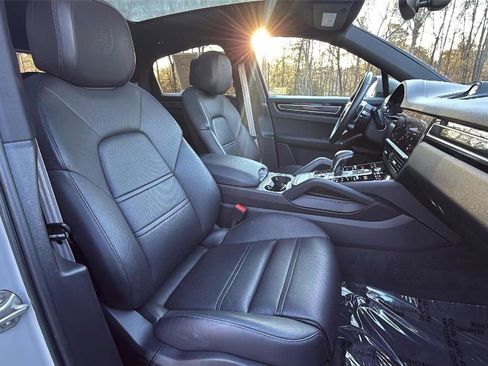 Used 2022 Porsche Cayenne S Platinum image 23