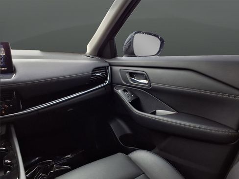 Used 2025 Nissan Rogue SL w/ SL Premium Package image 34