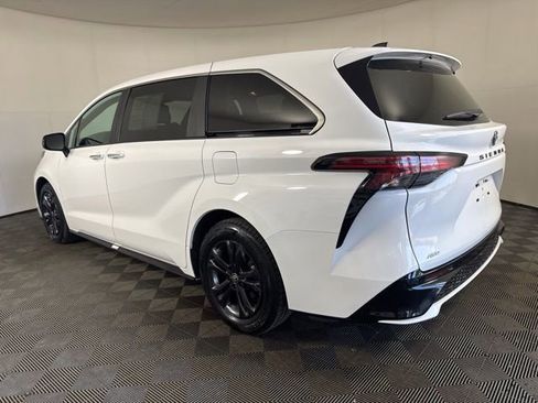 Used 2024 Toyota Sienna XSE AWD/4WD image 6