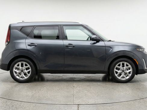 Used 2025 Kia Soul LX w/ LX Technology Package FWD image 11