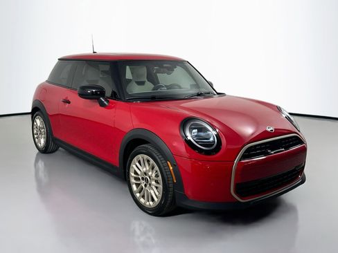 Used 2025 MINI Cooper 2-Door Hardtop image 3