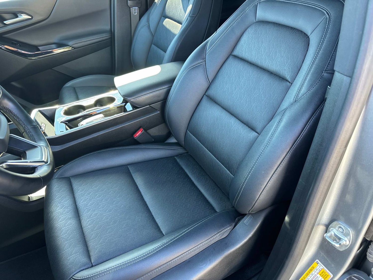 Used 2025 Chevrolet Equinox LT w/ Convenience Package II FWD image 32