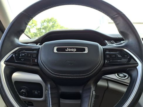 Used 2021 Jeep Grand Cherokee L Overland w/ Luxury Tech Group IV AWD/4WD image 31