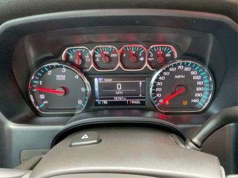 Used 2018 Chevrolet Silverado 1500 LT w/ LT Eassist Package AWD/4WD image 16