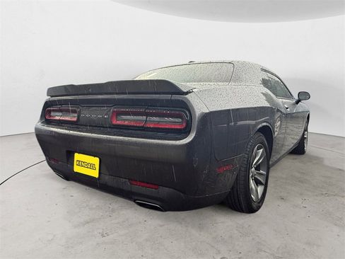 Used 2016 Dodge Challenger SXT image 3