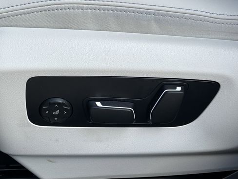 Used 2024 BMW 530i w/ Premium Package image 18