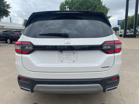Used 2025 Honda Pilot Touring image 6