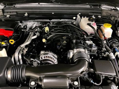 Used 2025 Jeep Gladiator Rubicon AWD/4WD image 10