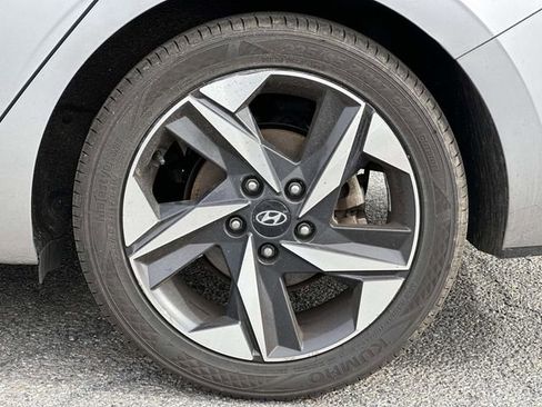 Used 2023 Hyundai Elantra Limited image 8