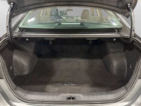 Used 2025 Nissan Altima 2.5 SV image 40