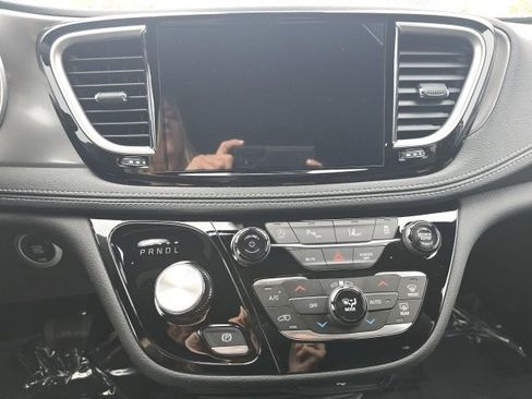New 2026 Chrysler Pacifica Select AWD/4WD image 14