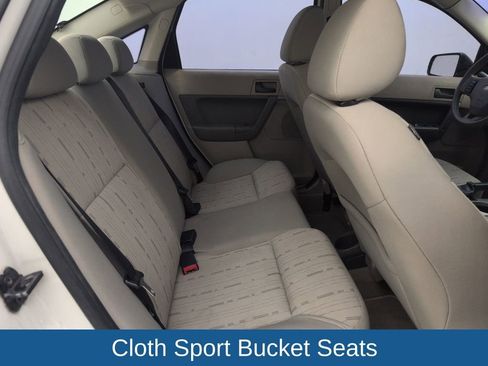 Used 2011 Ford Focus SE image 16