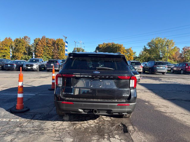 Used 2025 Ford Explorer Active AWD/4WD image 4