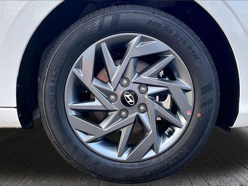 New 2026 Hyundai Elantra Hybrid FWD image 13
